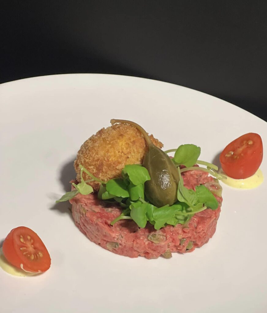 BISTRO BY BART Steak tartare with deep-fried egg yolk Horeca België